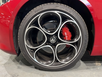 Alfa Romeo Giulia 2.0 Competizione Q4 | MATRIX | 19" LM 