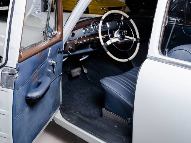 Mercedes-Benz 219 Ponton (W105) 