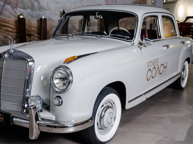 Mercedes-Benz 219 Ponton (W105) 