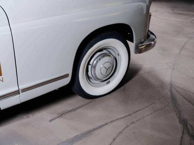 Mercedes-Benz 219 Ponton (W105) 