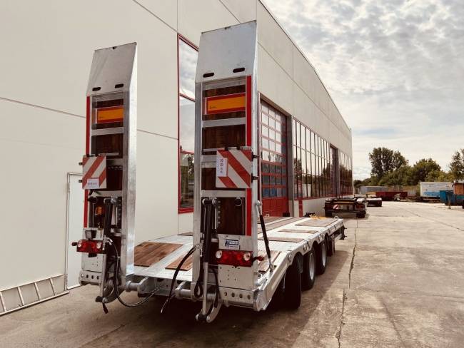 Möslein TT 31 31 t GG Tridem- Tieflader 3 Achs, gelenkt
Neufahrzeug