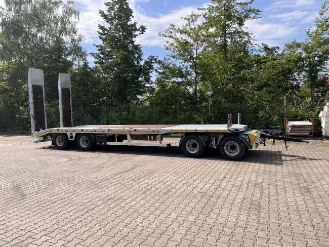 Möslein T4 VB H1 gerade neuer 4 Achs Tieflader gerade hydraulischen Rampen