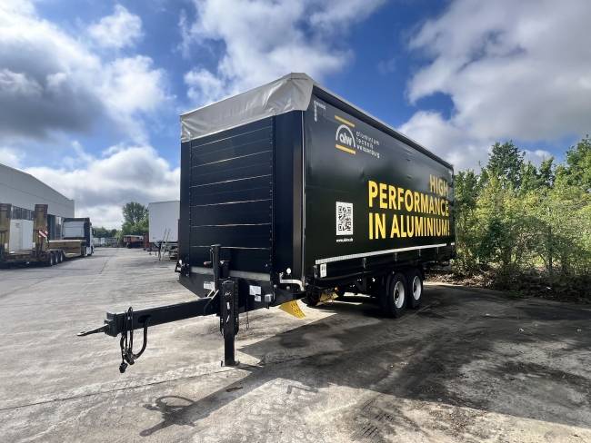 FLIEGL TPS135 13,5 t Tandemplanenanhänger, neuwertig