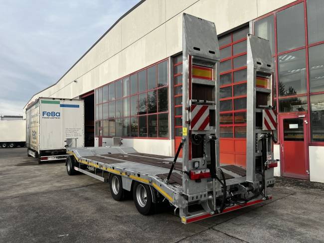 Möslein TA3 Schwebheim 3 Achs Tiefladeranhänger, neuwertig
