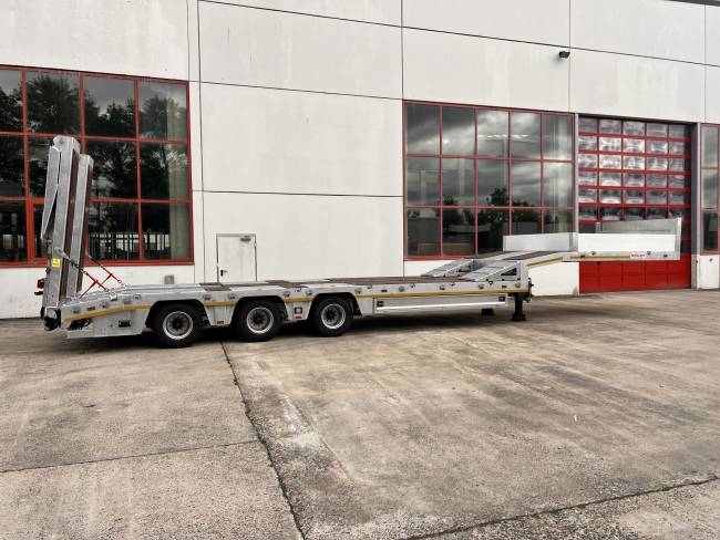 Möslein ST 3 3 Achs Satteltieflader neu
