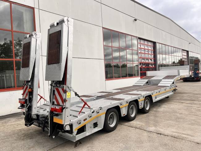 Möslein ST 3 3 Achs Satteltieflader neu