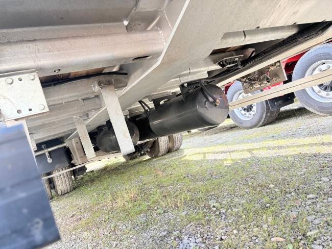 Möslein TA3 Schwebheim 3 Achs Tiefladeranhänger, neuwertig
Gesamtlänge ca. 9,95 m