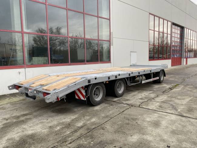 Möslein T 3-8,20 P OR 3 Achs Tieflader gerader Ladefläche 8,10 m,
Neufahrzeug