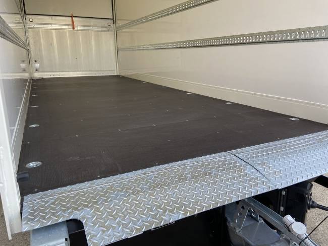 Möslein TK0105D-L Weiß Tandem Koffer, Ladebordwand 1,5 t + Durchladbar 
Neufahrzeug --