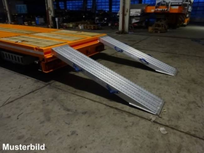 Möslein ST 3 Plato 8,7 3 Achs Satteltieflader Plato 45 t GG
für Fertigteile, Baumaschinen
