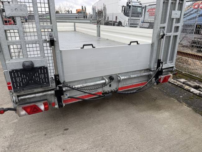 ANDERE TT Tandemtieflader, hydr. Rampen, wenig Benutzt