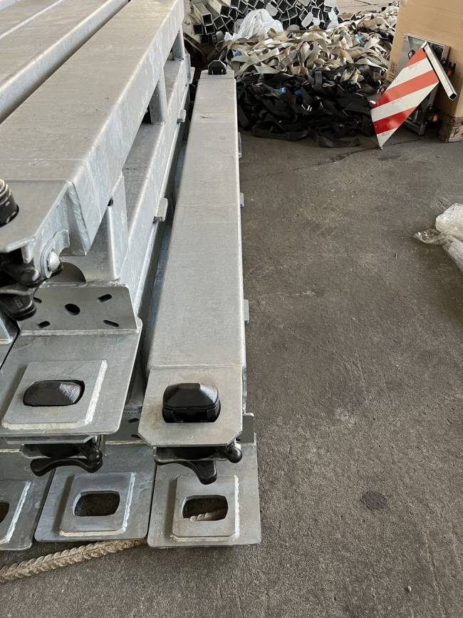 MUELLER-MITTELTAL  Ausgleichsbock für Satteltieflader incl. Conatinerverschlüssen