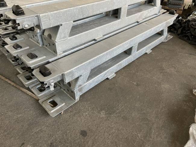 MUELLER-MITTELTAL  Ausgleichsbock für Satteltieflader incl. Conatinerverschlüssen