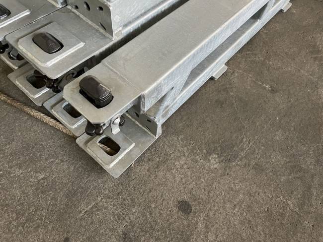 MUELLER-MITTELTAL  Ausgleichsbock für Satteltieflader incl. Conatinerverschlüssen