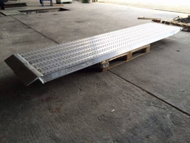 ANDERE  NEU Auffahrrampen, Alurampen,
Verladerampen, 8 to Länge 3,25m