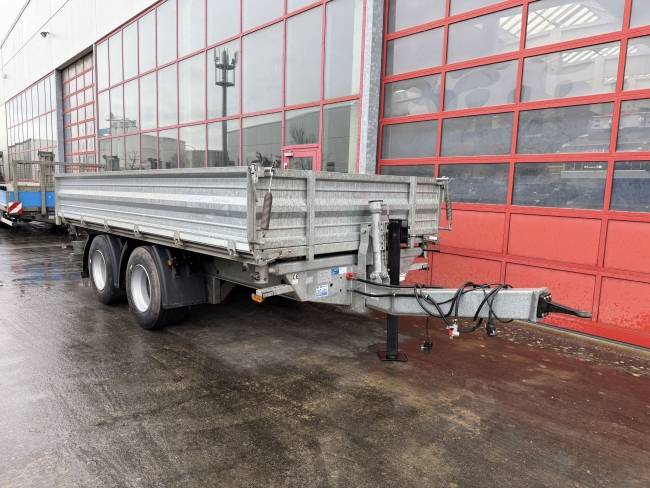 ANDERE 18 t 18 t Tandemkipper- Tieflader, wenig Benutzt, Breitbereifung