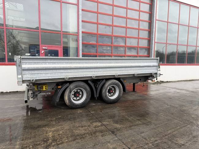 ANDERE 18 t 18 t Tandemkipper- Tieflader, wenig Benutzt, Breitbereifung