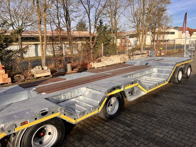 Möslein T 4 VB F R neuer 4 Achs Tieflader + Radmulden