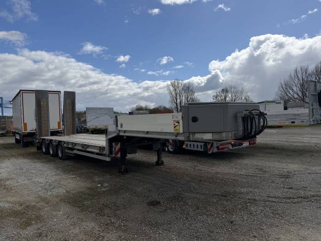 MUELLER-MITTELTAL TS 3 3 Achs Satteltieflader