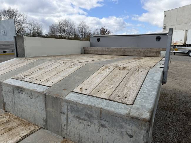 MUELLER-MITTELTAL TS 3 3 Achs Satteltieflader