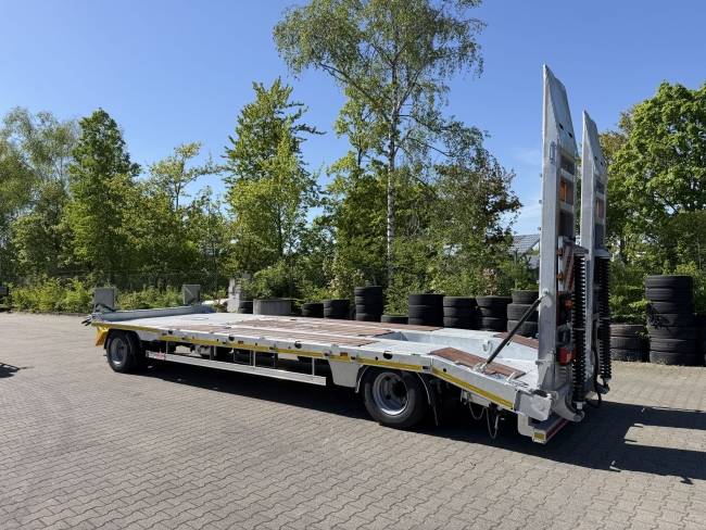 Möslein T2 Plato 8,20 2 Achs Tieflader mit gerader Ladefläche 8,20 m, Neufahrzeug