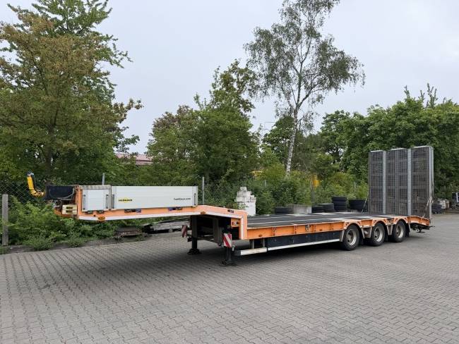 HUMBAUR HTS30 3 Achs Satteltieflader, neuwertig