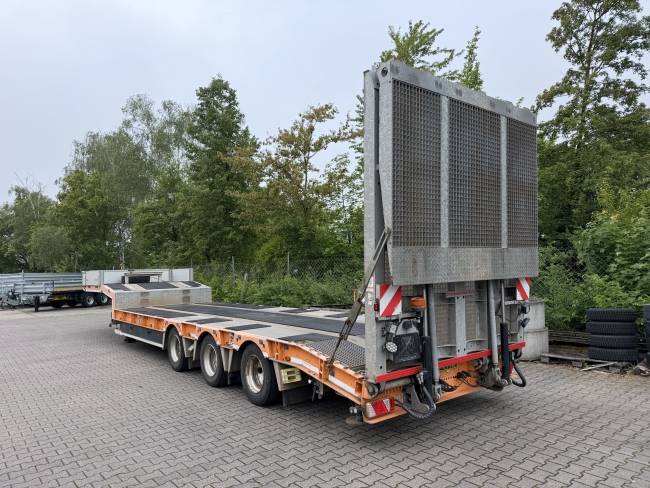 HUMBAUR HTS30 3 Achs Satteltieflader, neuwertig