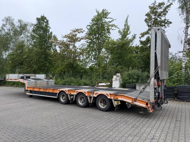 HUMBAUR HTS30 3 Achs Satteltieflader, neuwertig