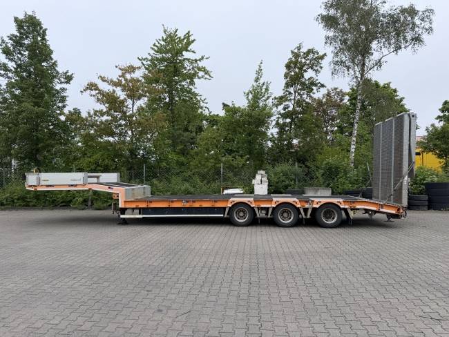 HUMBAUR HTS30 3 Achs Satteltieflader, neuwertig